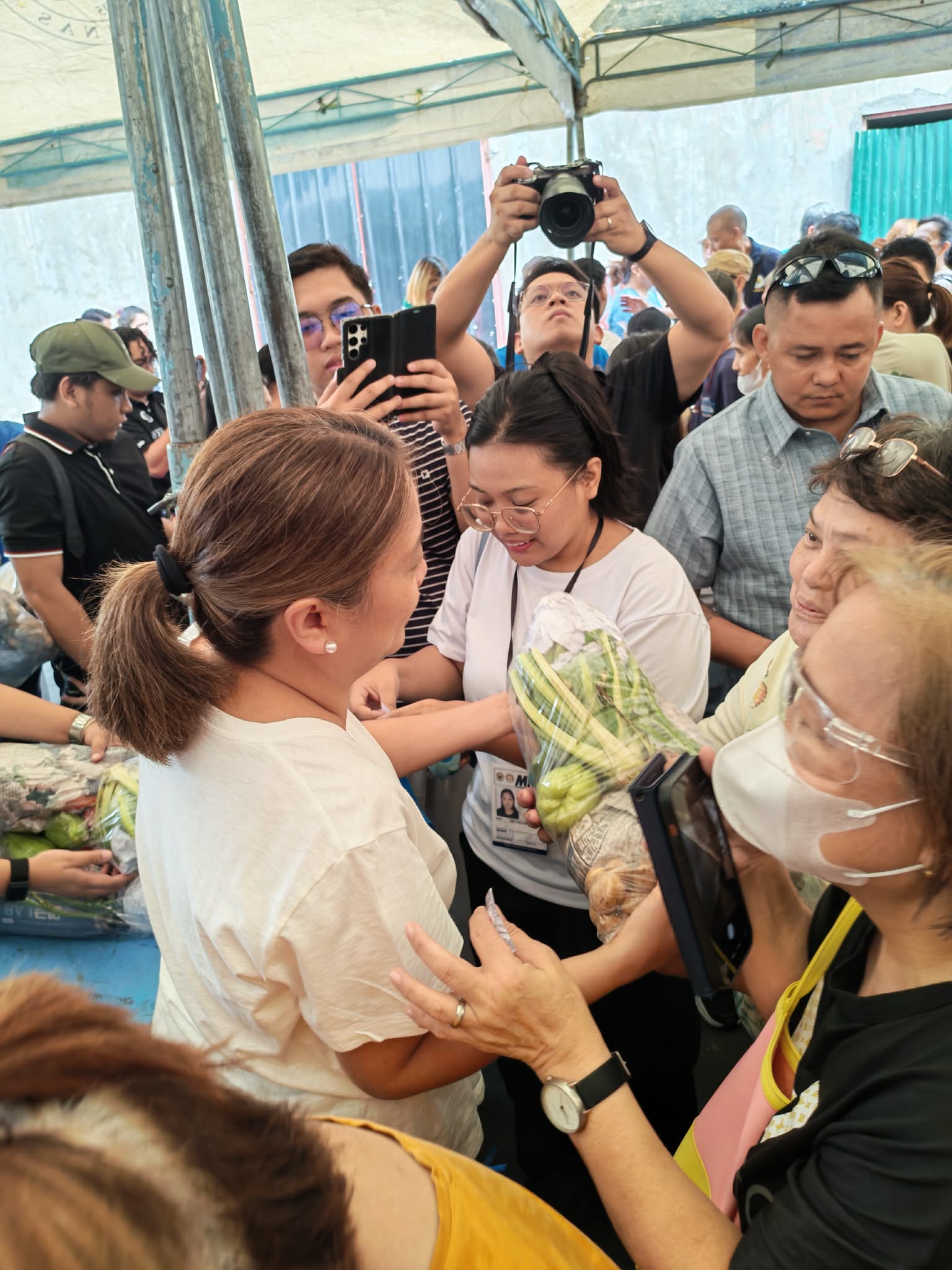 Distribution of Gulay ni Mayora Ate Nancy Binay