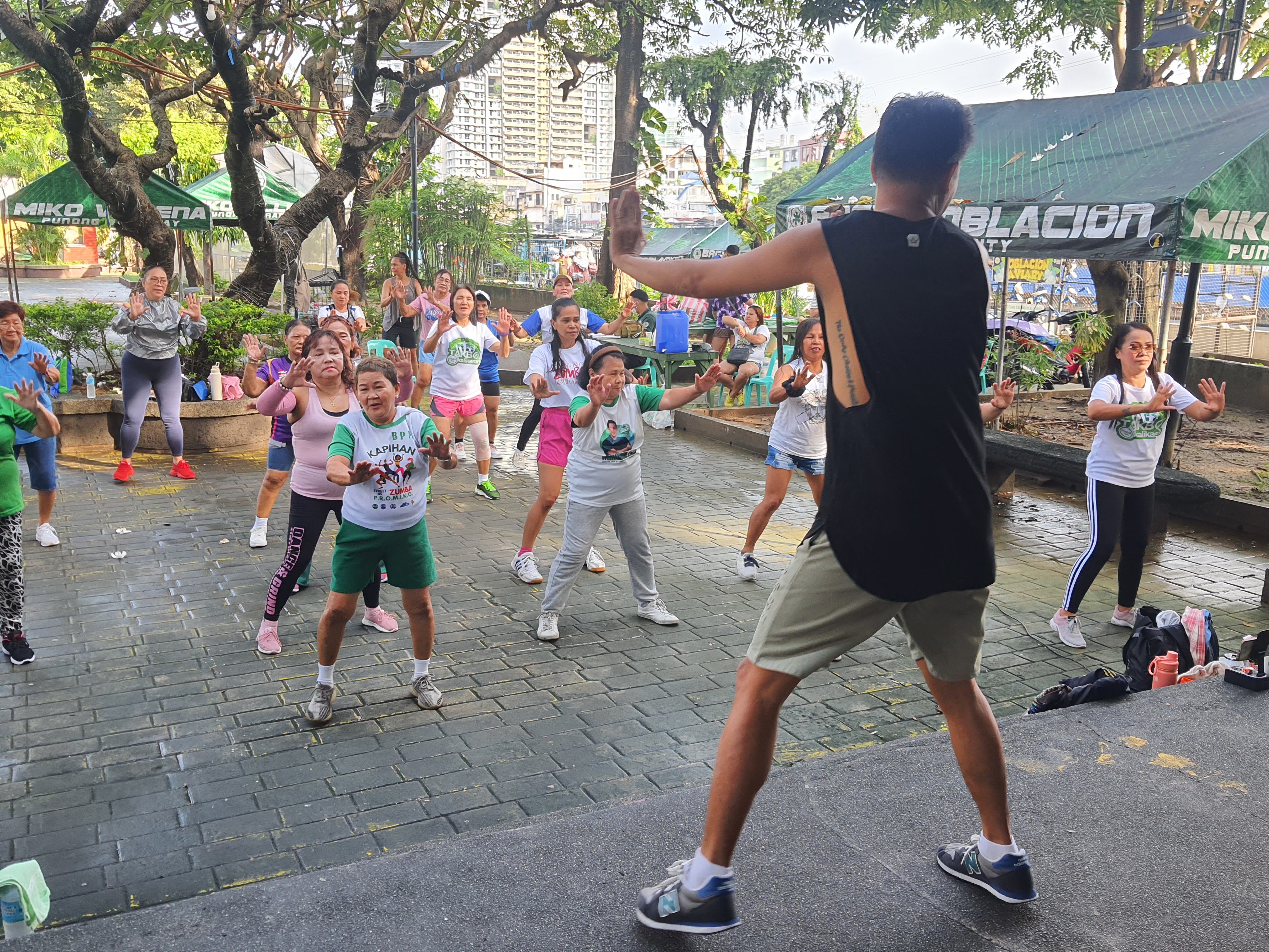 Zumba at Kapihan para sa Poblacion