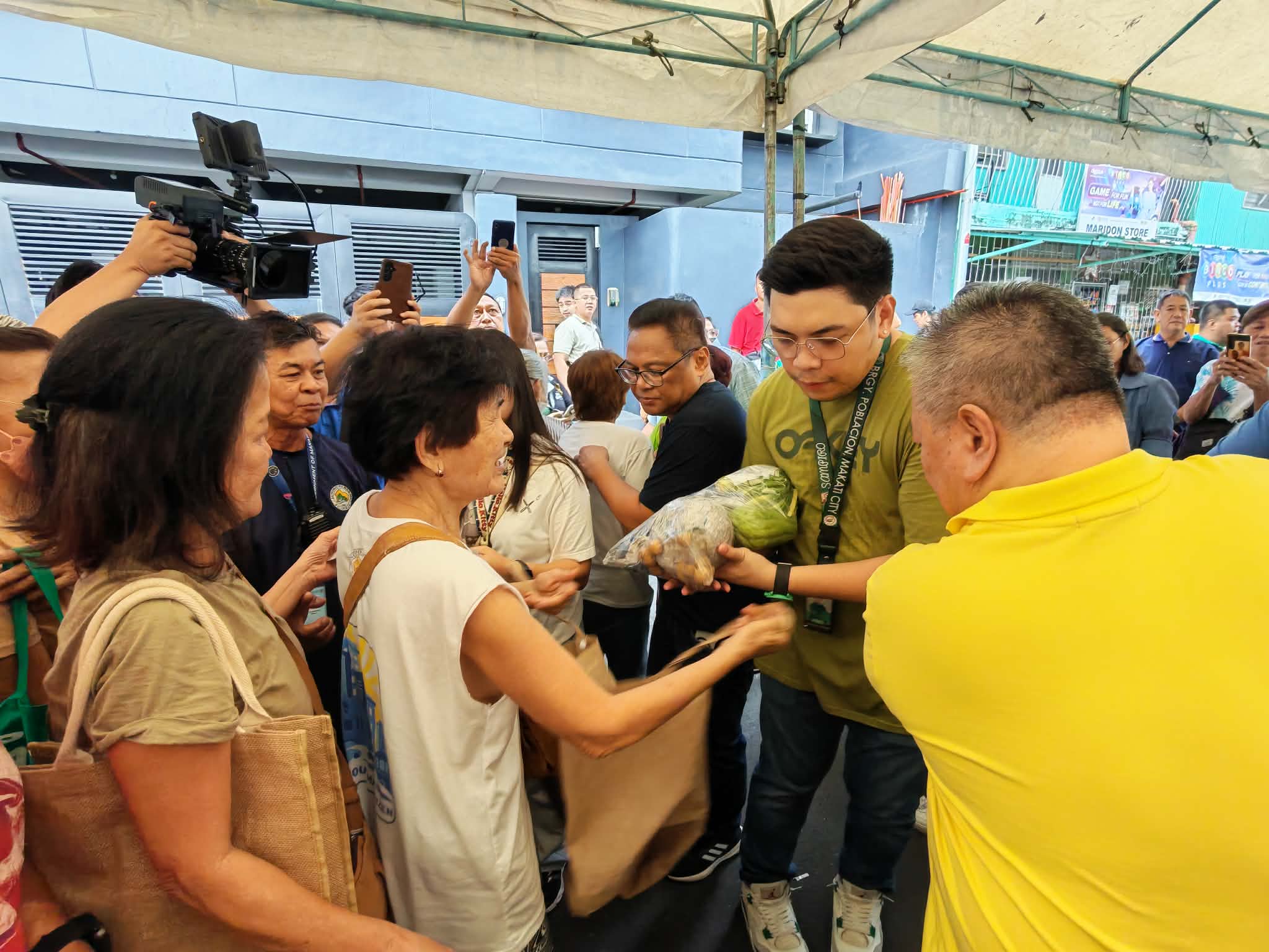 Distribution of Gulay ni Mayora Ate Nancy Binay