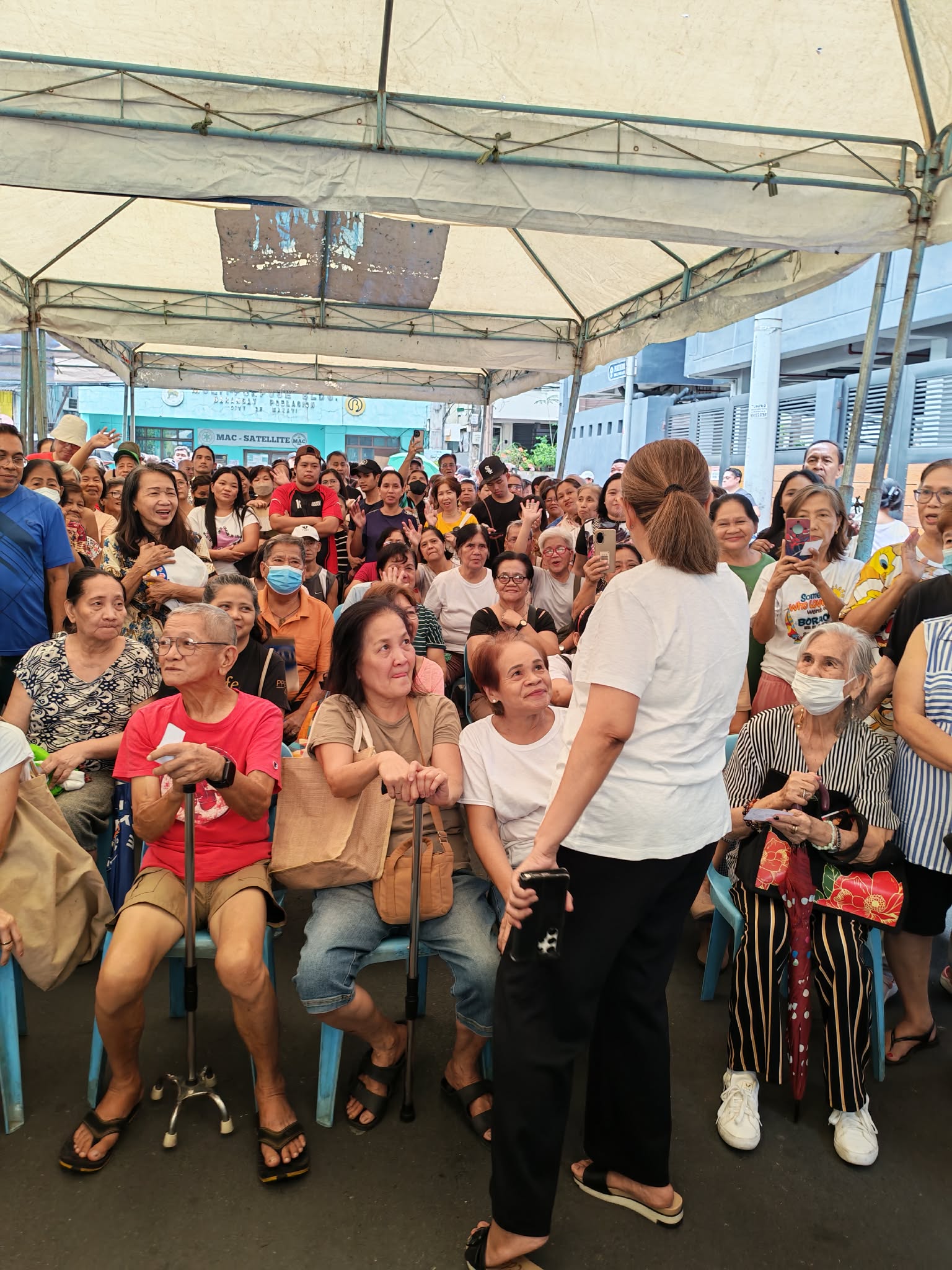 Distribution of Gulay ni Mayora Ate Nancy Binay