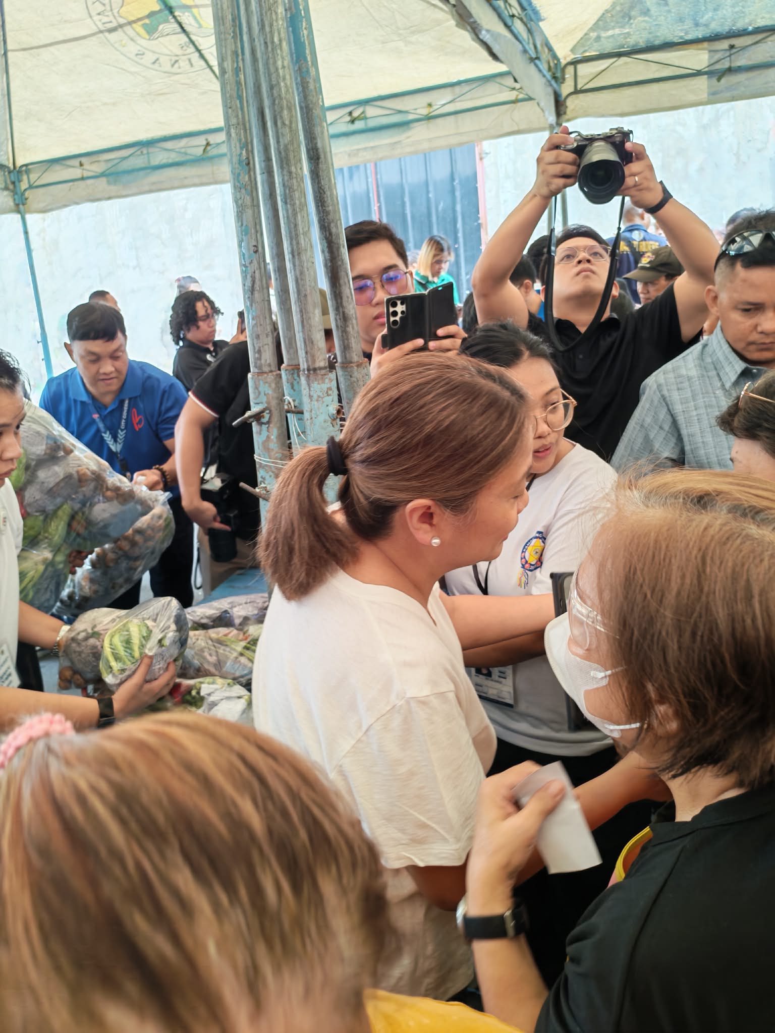 Distribution of Gulay ni Mayora Ate Nancy Binay