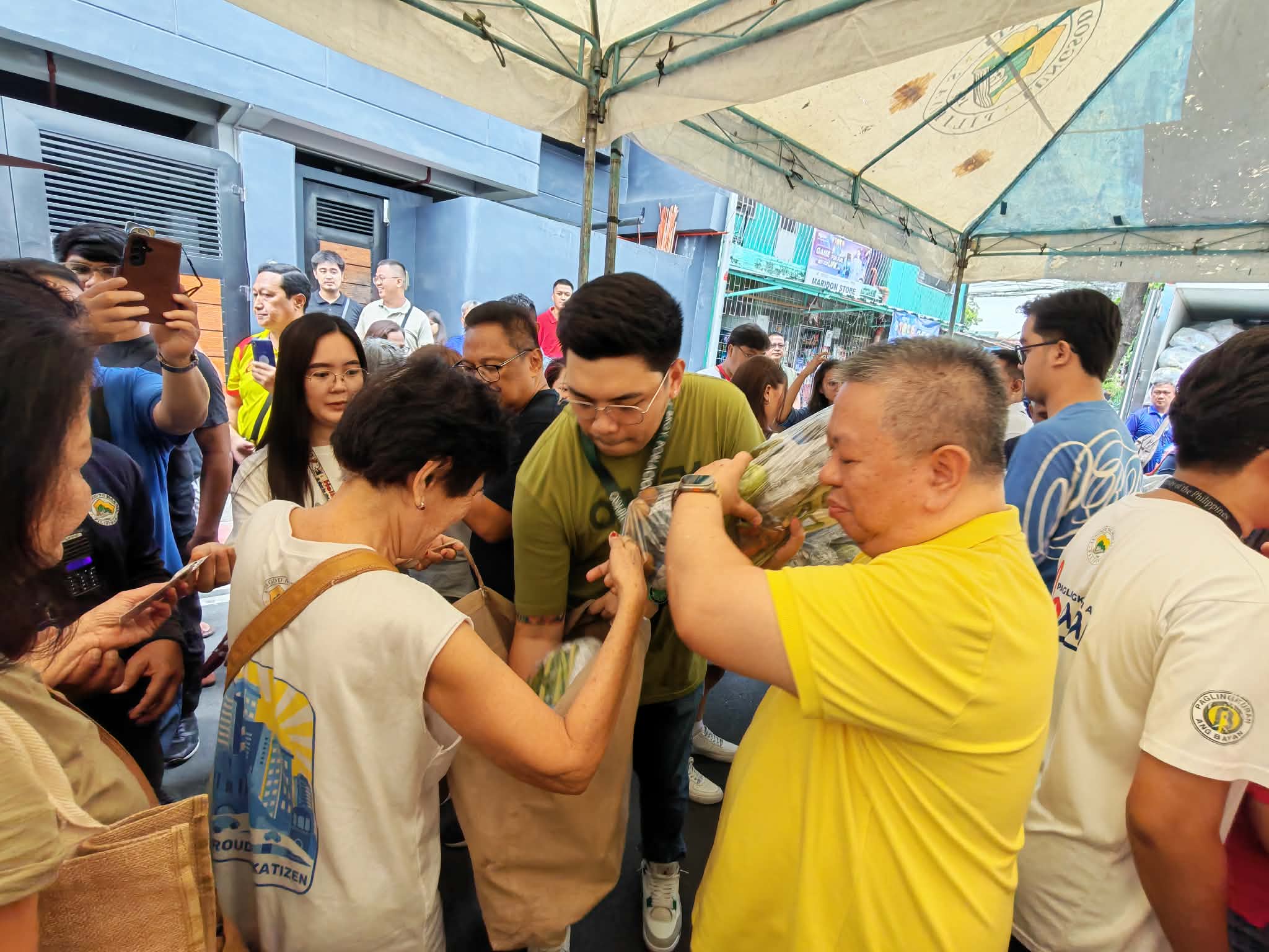 Distribution of Gulay ni Mayora Ate Nancy Binay