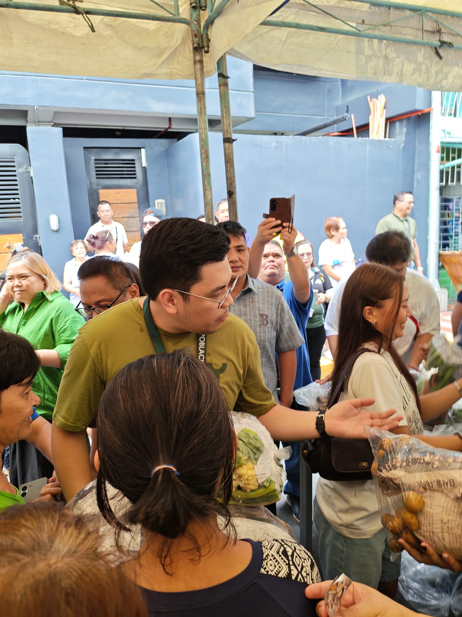 Distribution of Gulay ni Mayora Ate Nancy Binay