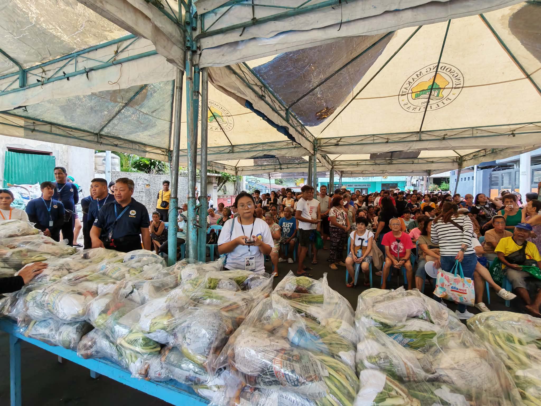 Distribution of Gulay ni Mayora Ate Nancy Binay