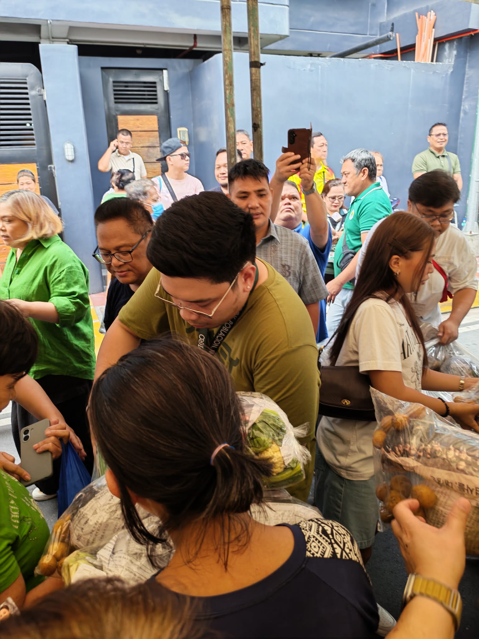 Distribution of Gulay ni Mayora Ate Nancy Binay