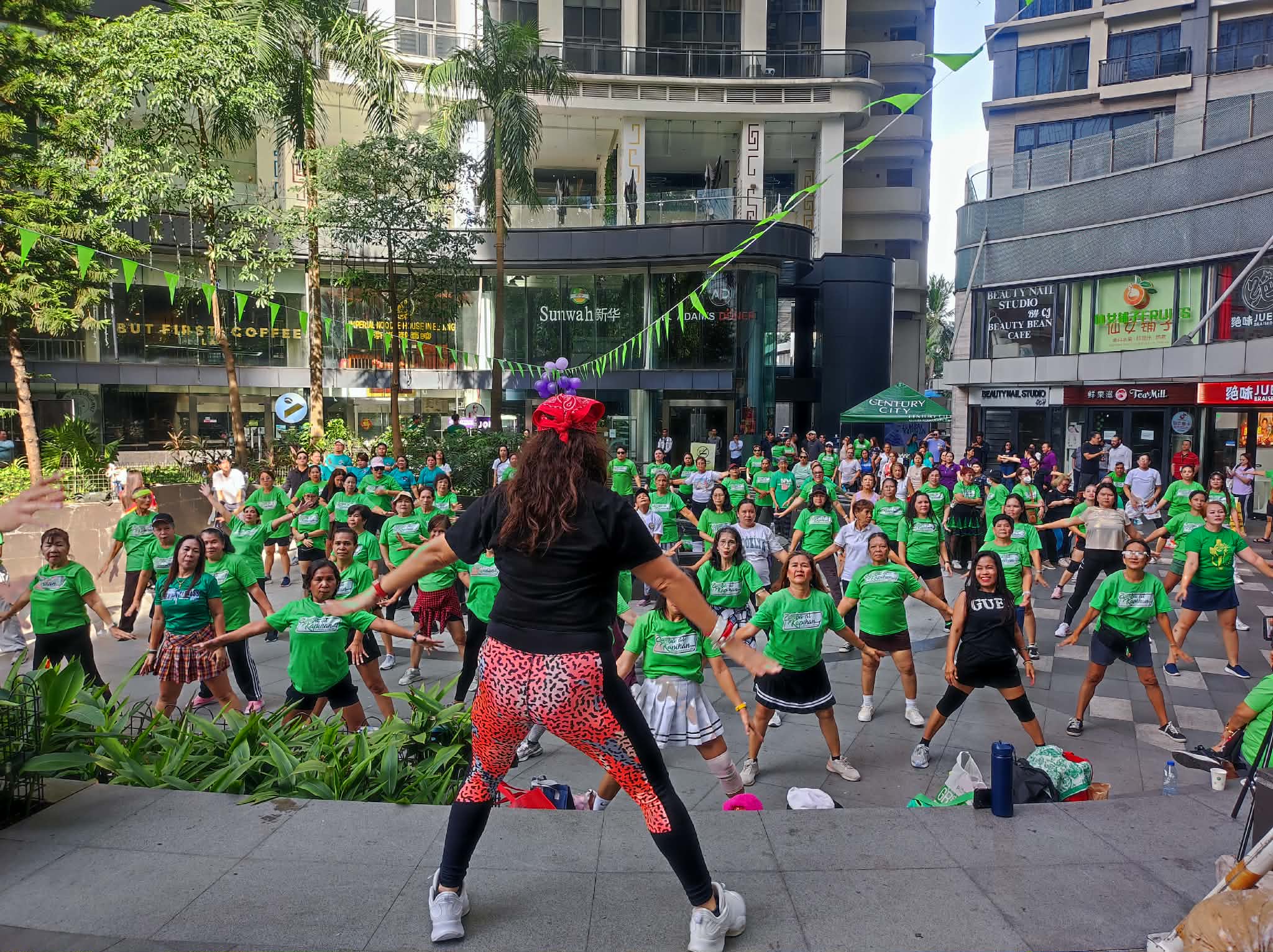 Zumba at Kapihan para sa Poblacion