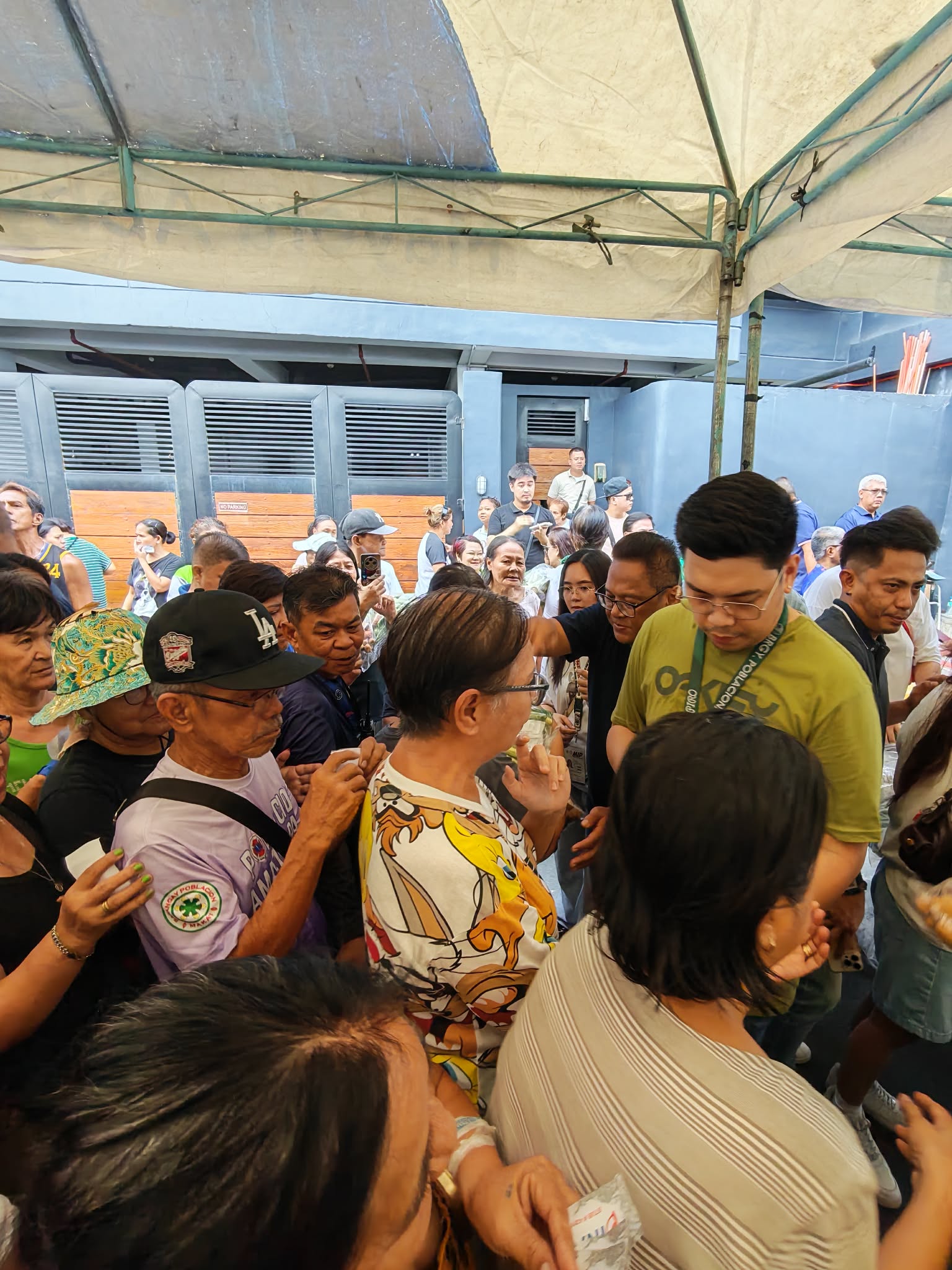 Distribution of Gulay ni Mayora Ate Nancy Binay