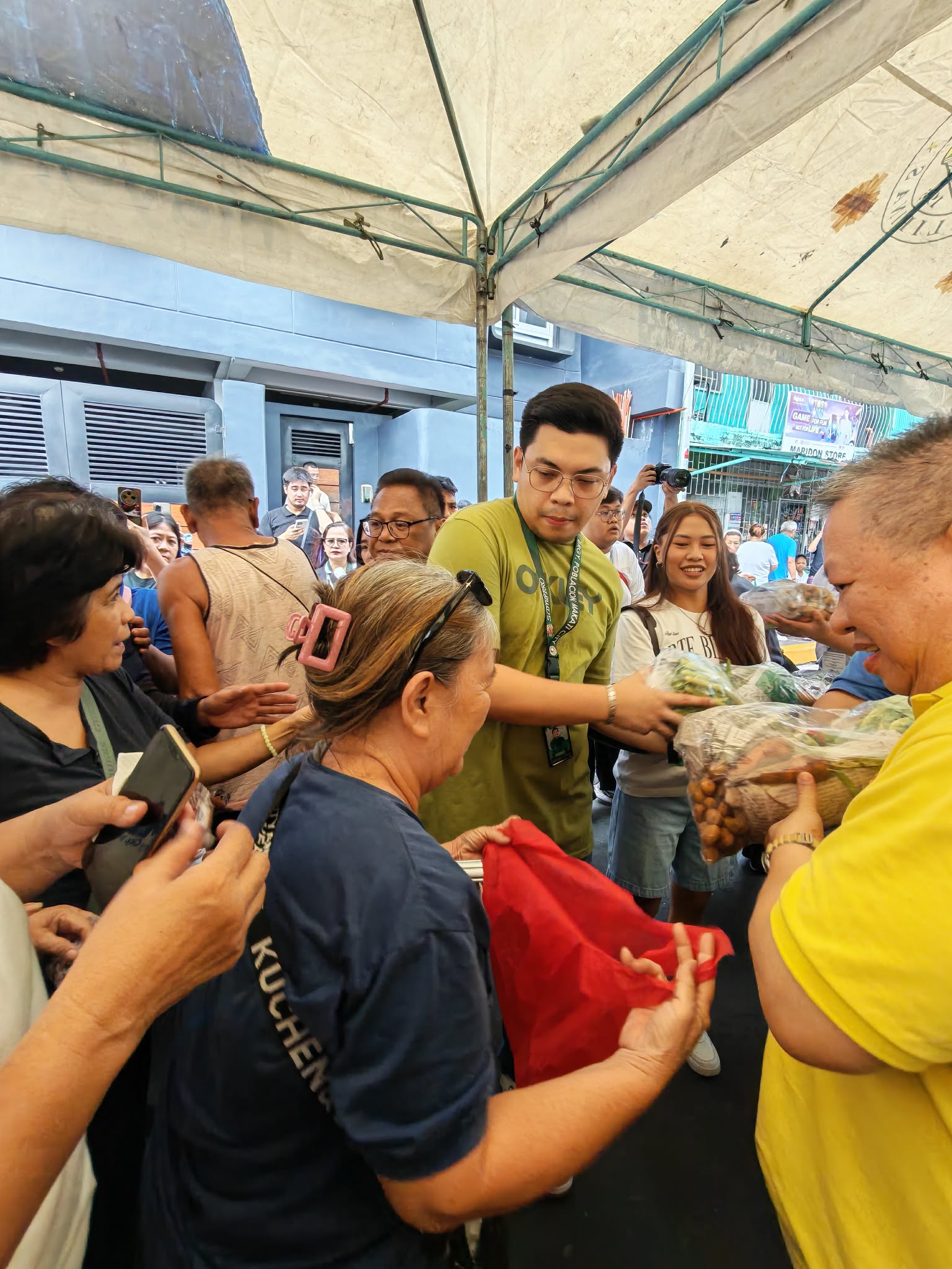 Distribution of Gulay ni Mayora Ate Nancy Binay