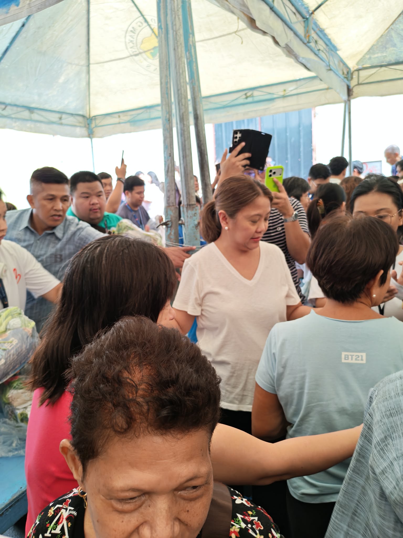 Distribution of Gulay ni Mayora Ate Nancy Binay